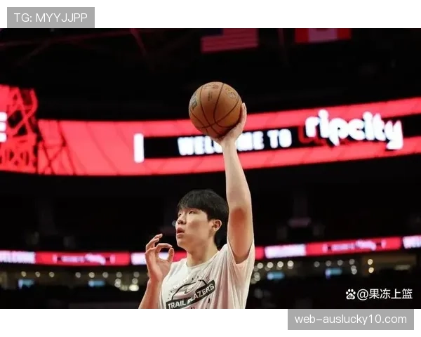 杨瀚森坐穿板凳，季后赛边缘人真有机会上场吗